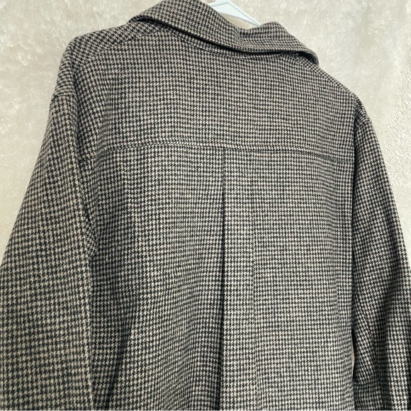 All Row Houndstooth Shacket - Picture 3 of 7
